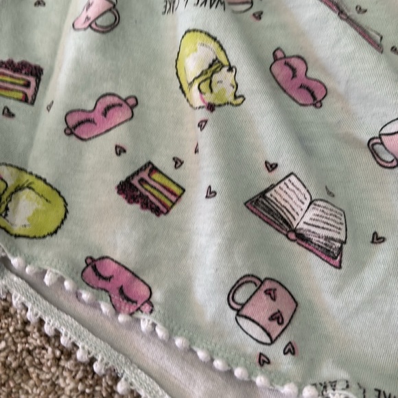 🟢10/$10 - sleep shorts - Picture 2 of 3